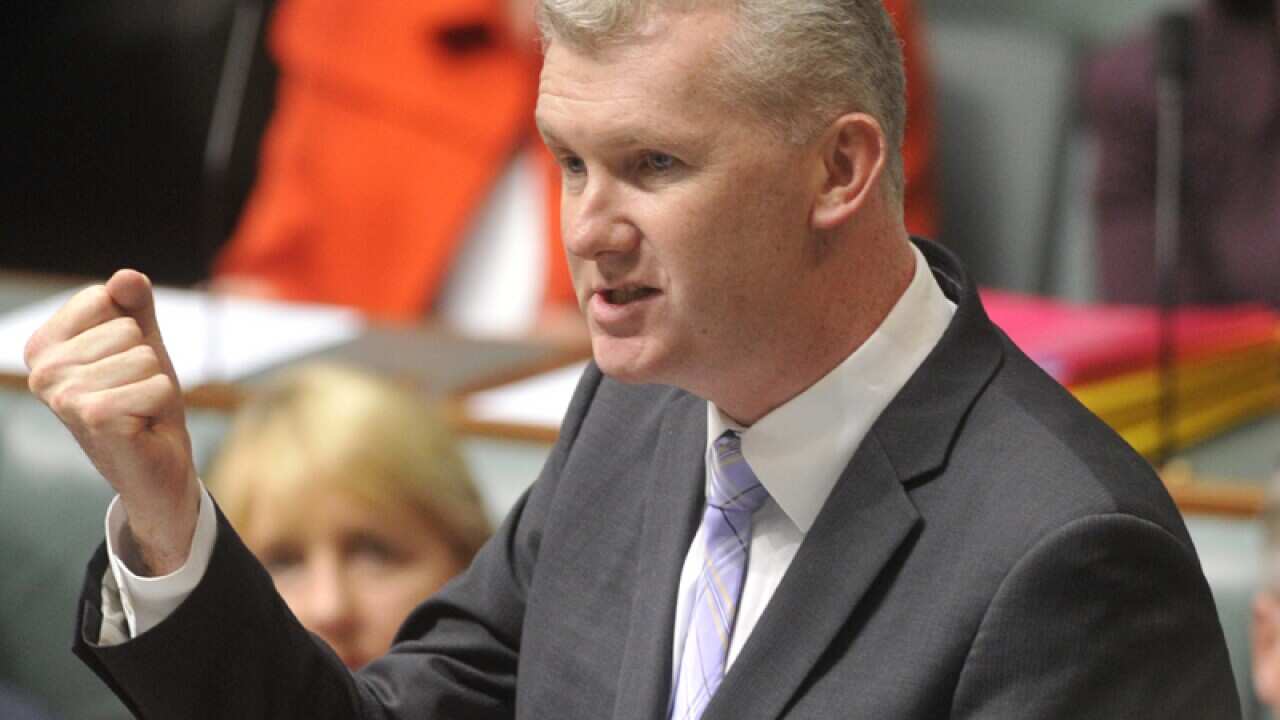 Burke visits Manus detention centre