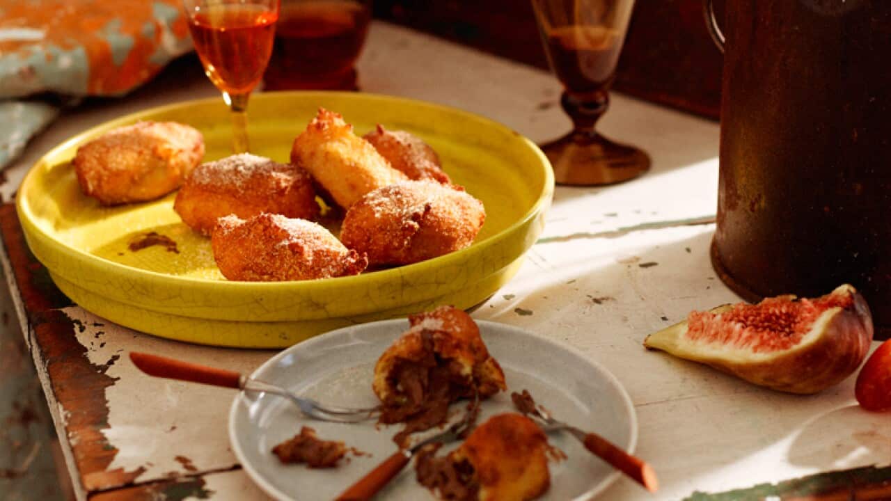 Buñuelos de cuaresma (chocolate-filled fritters)