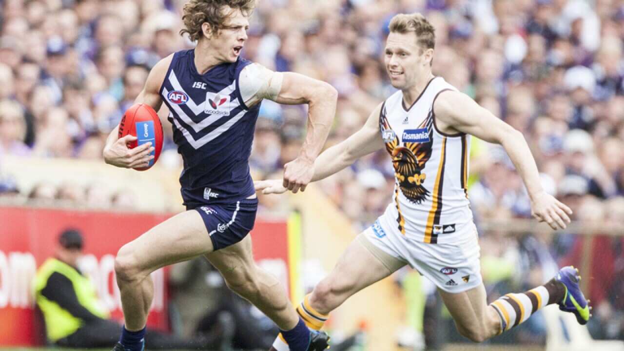 Nat Fyfe runs with the ball.