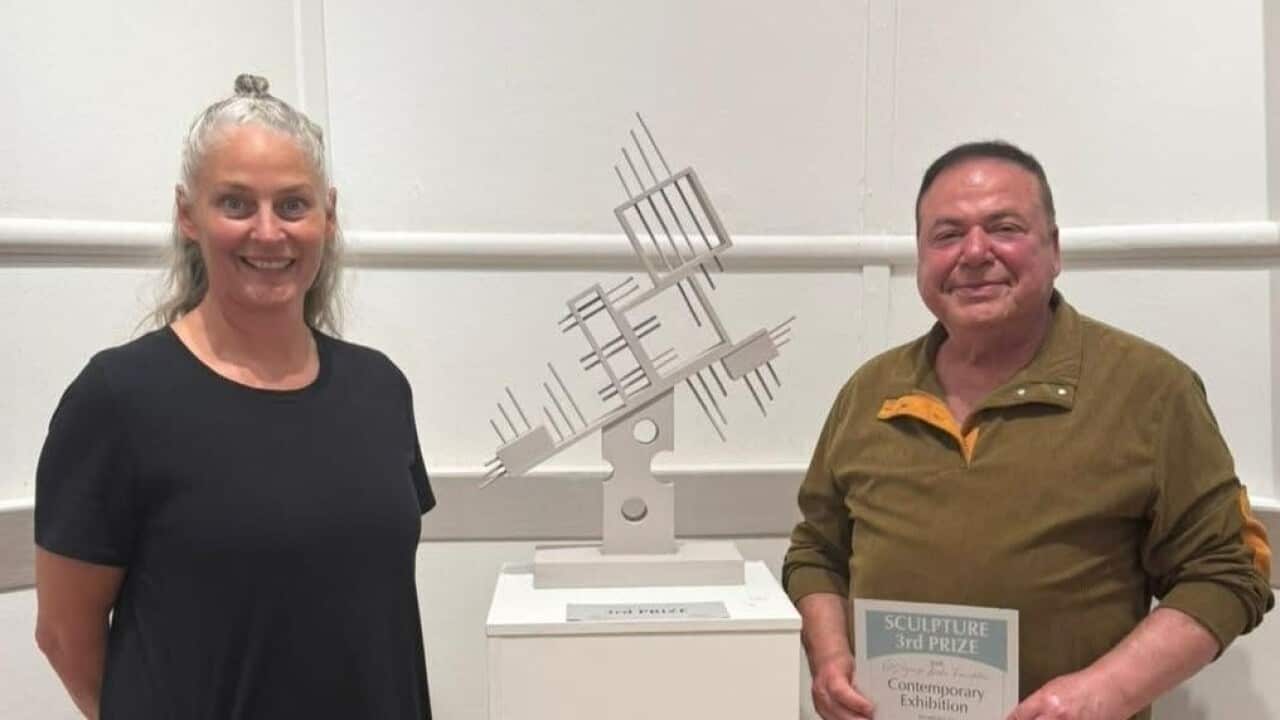 Foad Tomayan with the Prize.jpg