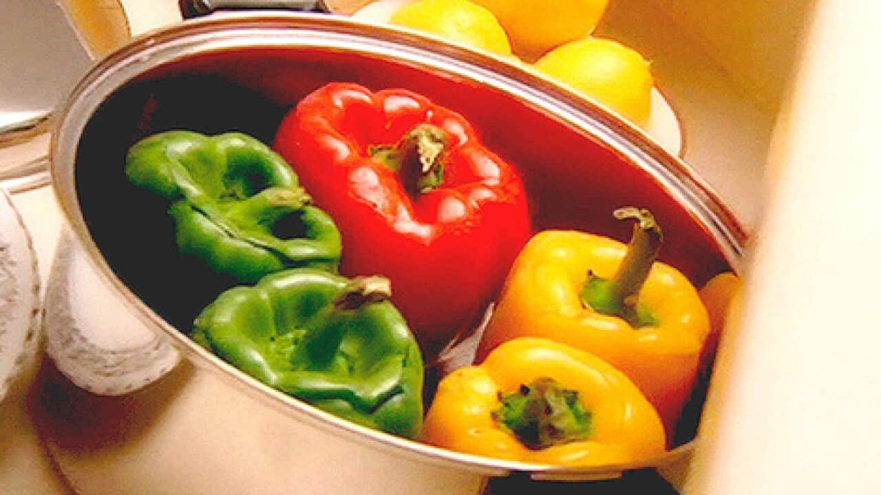 Stuffed capsicum (dolmeh-ye-felfel)