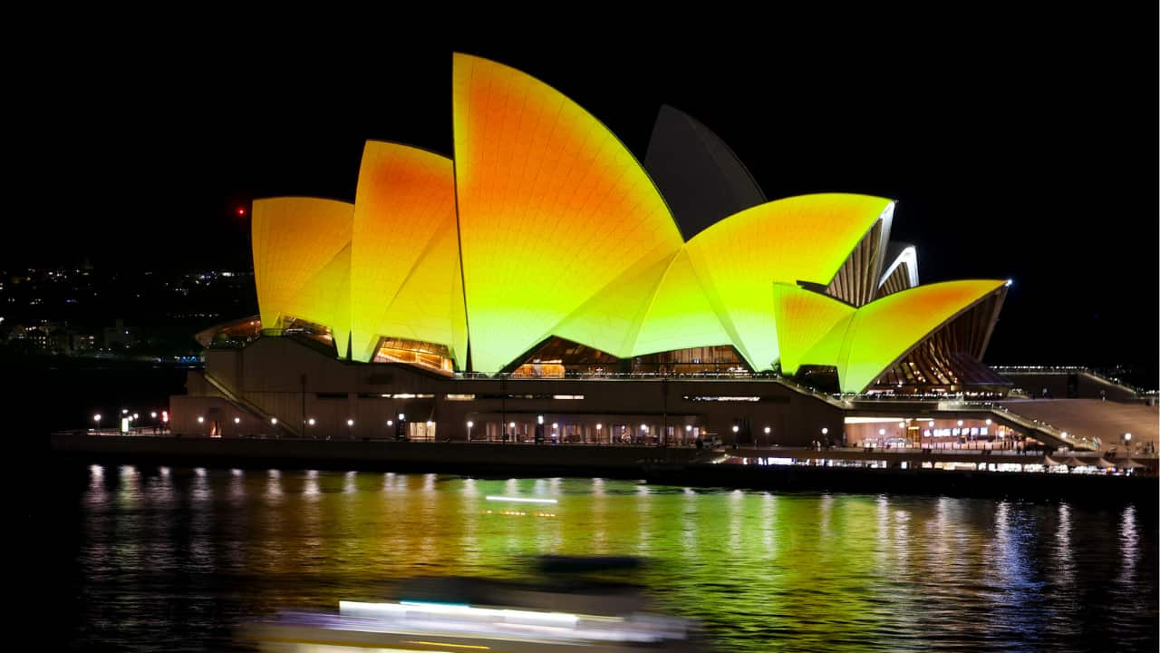 Opera_House_litup.png