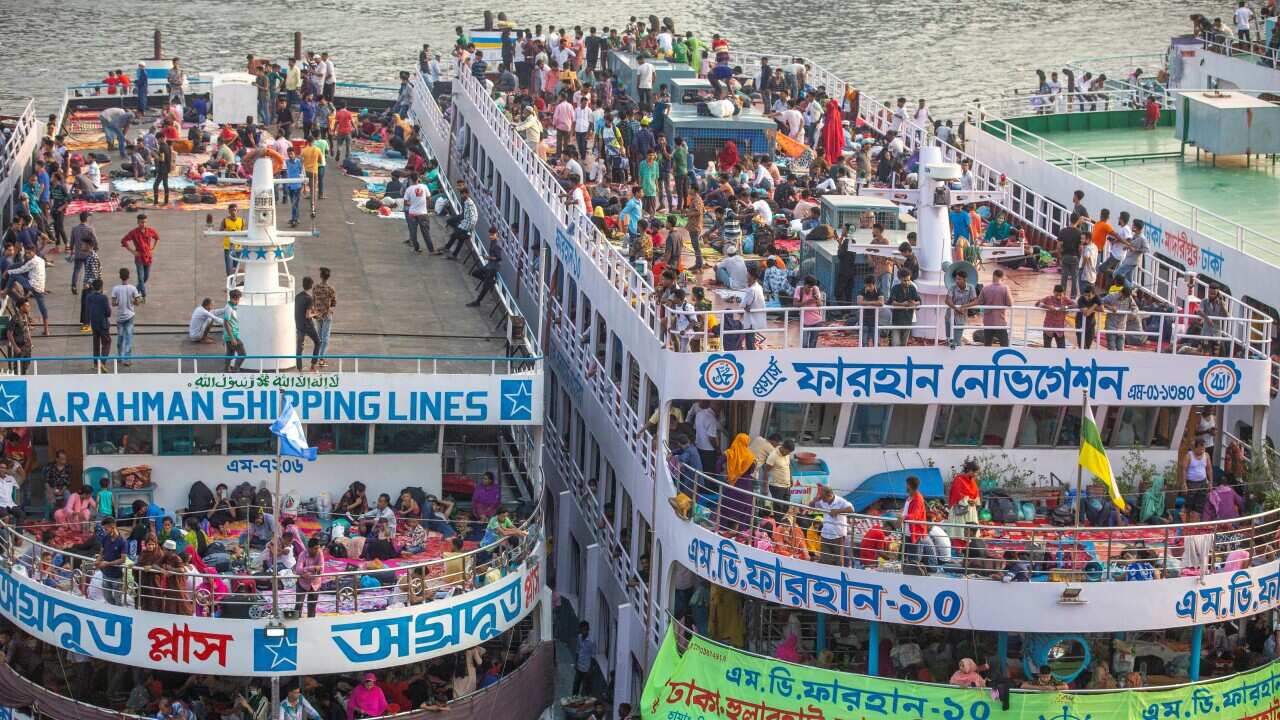 Homebound passengers board a ship as they travel to their villages home to celebrate of Eid al-Fitr, in Dhaka, Bangladesh, 29 April, 2022.