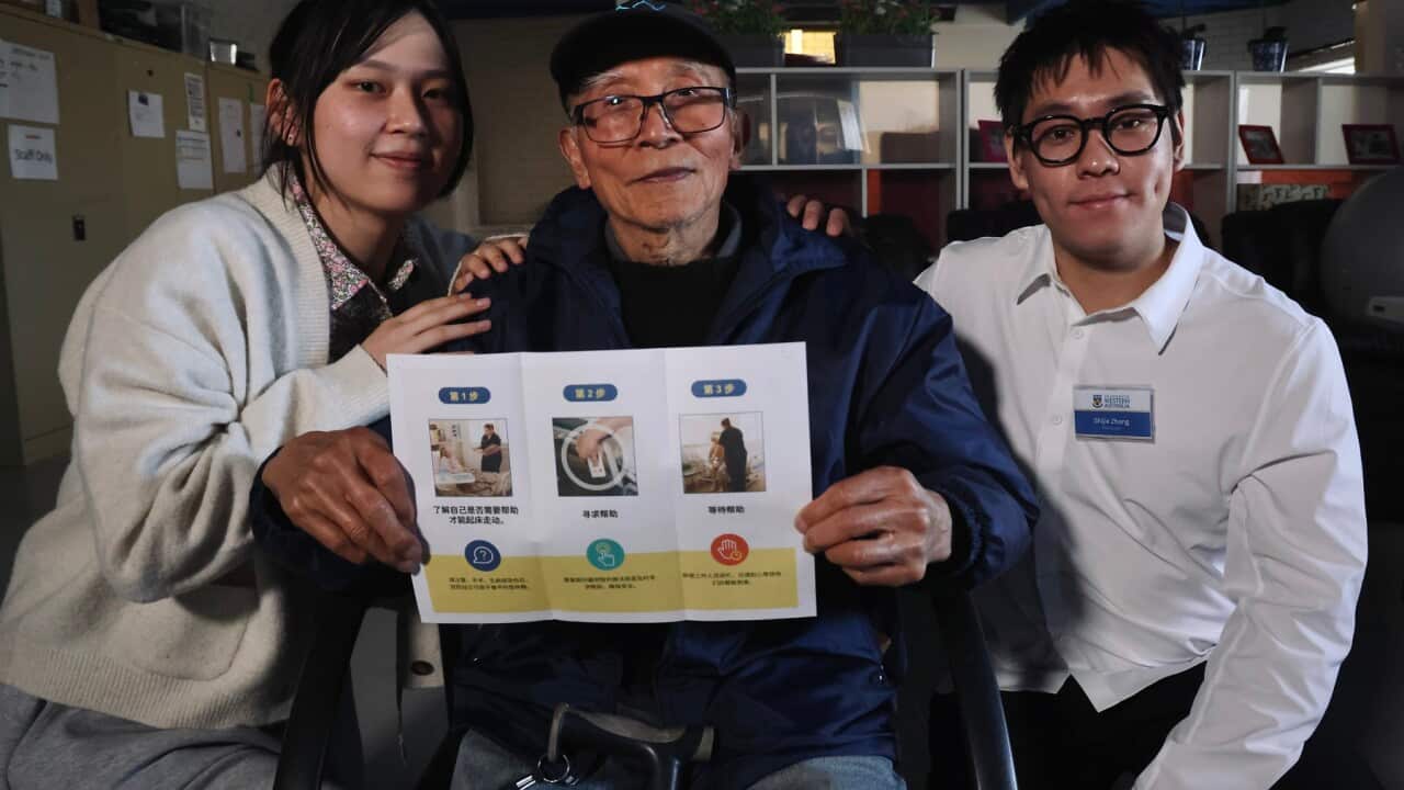 University students Zhou Yuening and Zhang Shijie with elder Liu Xuxiang at a falls prevention workshop in Perth (Christopher Tan SBS).jpg