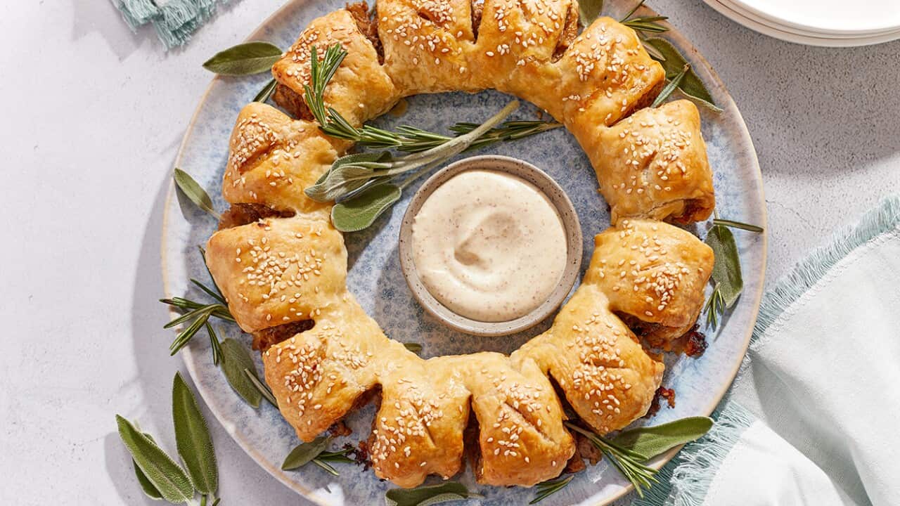 Sausage roll wreath with Dijonnaise