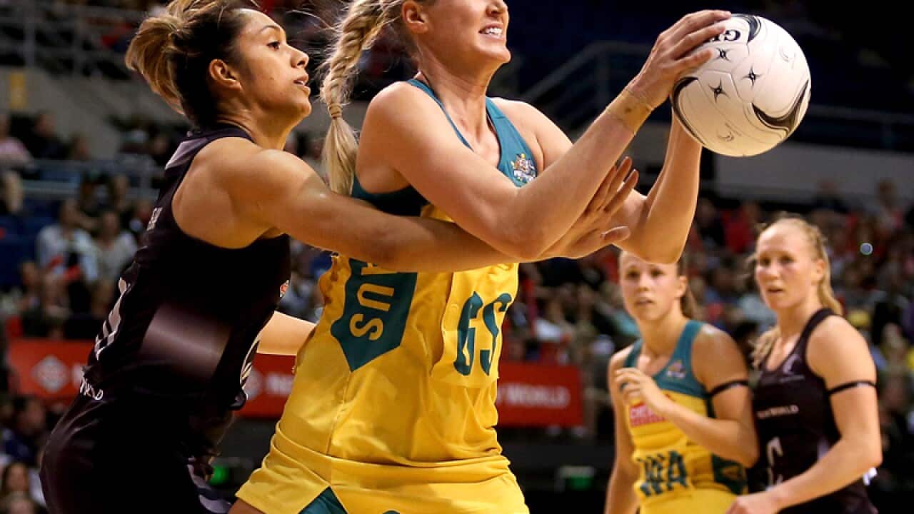 Australia's Caitlin Bassett (R) and New Zealand's Phoenix Karaka