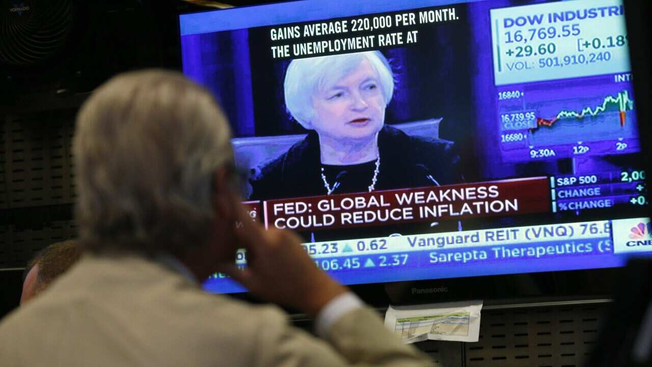 Traders work on the floor of the New York Stock Exchange (NYSE) as Janet Yellen (C onscreen), Chair of the Board of Governors of the Federal Reserve, speaks at a press conference (EPA/ANDREW GOMBERT)