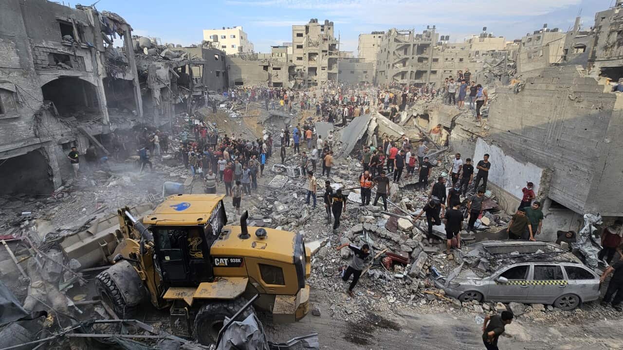 Israeli attack on residential square in Jabalia refugee camp
