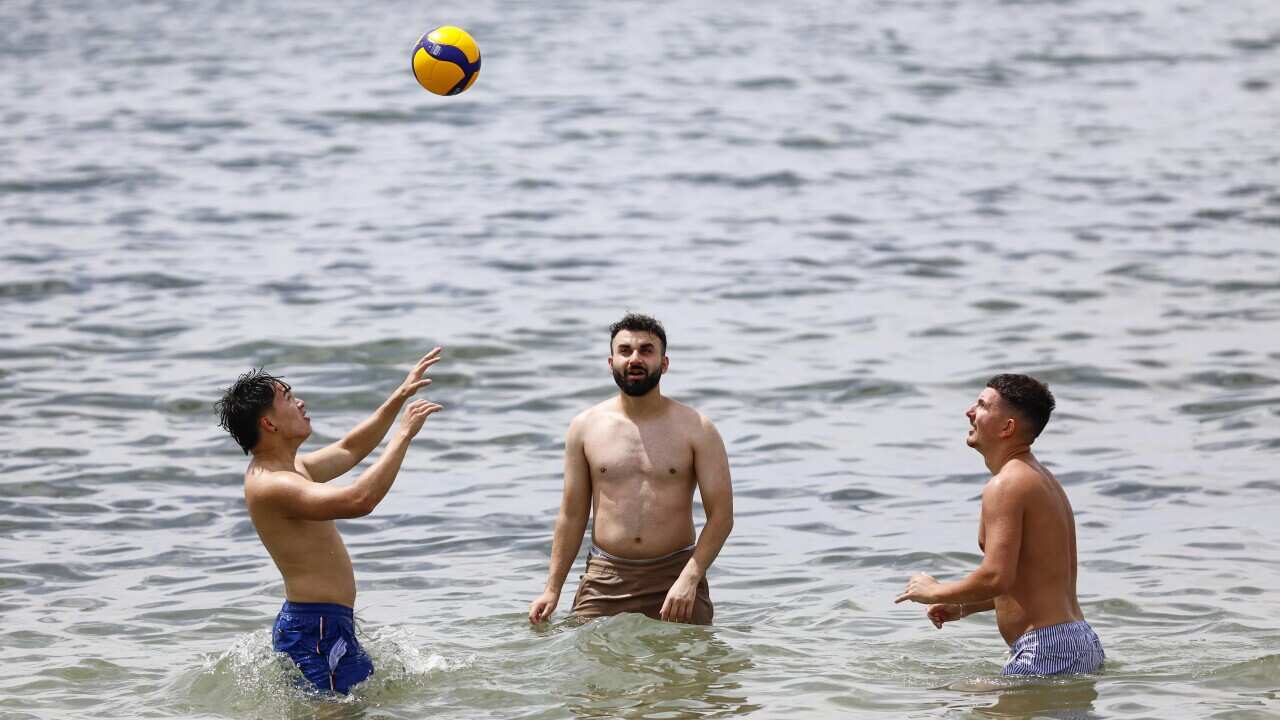 People, enjoy Geelong Beach, as temperatures soar in Melbourne, Australia - 4 Jan 2024