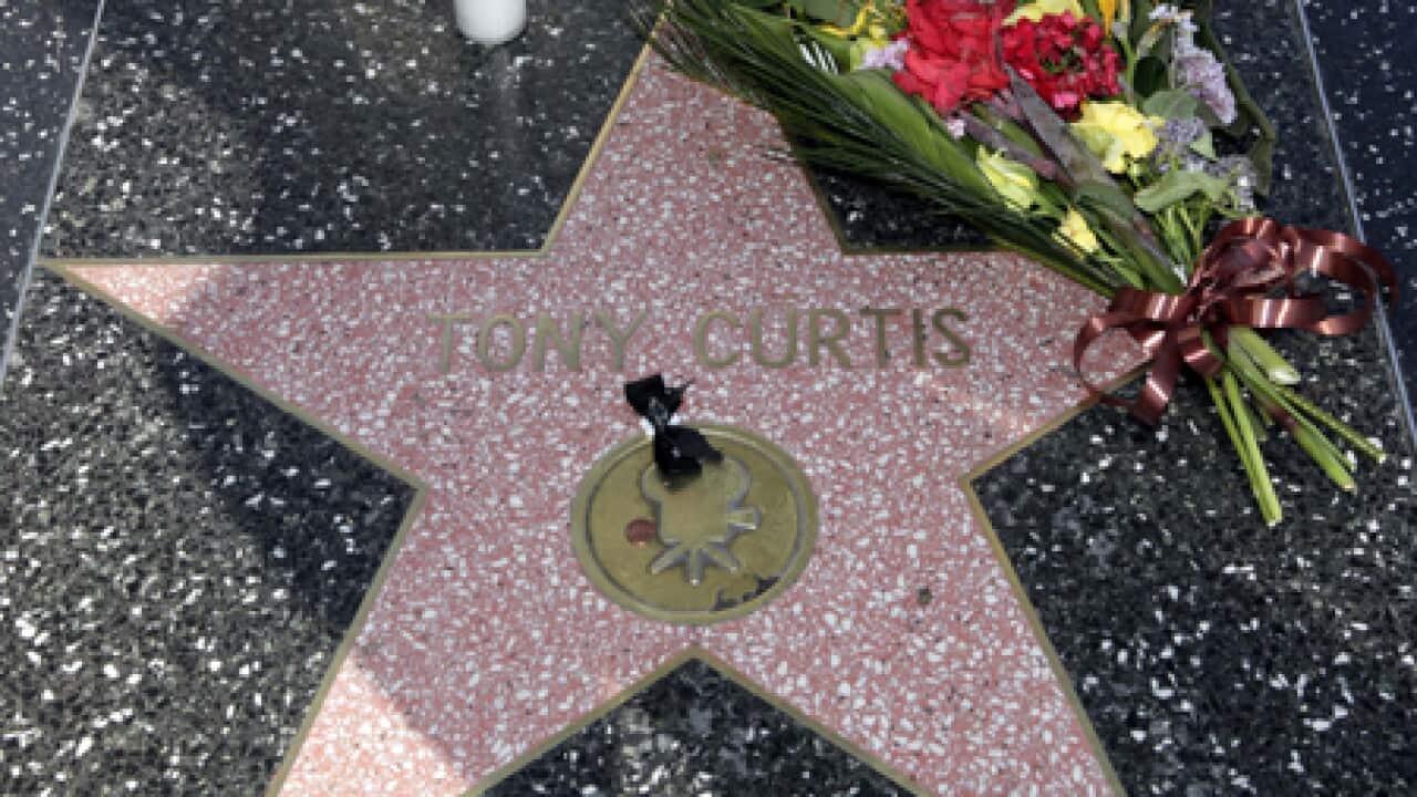 Tony_curtis_Hollywood_star_101005_AAP_B_2115615518