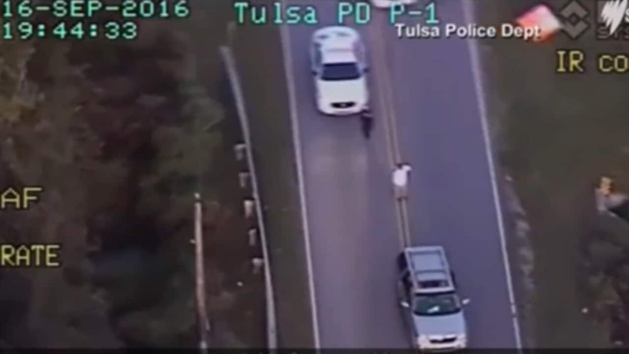 US police release video of officer shooting unarmed black man SBS News(01)