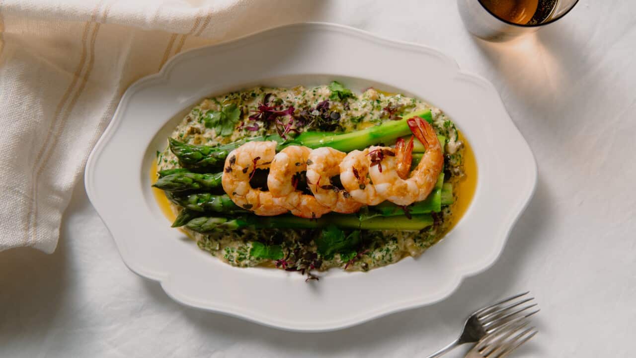 Asparagus with king prawns & sauce gribiche