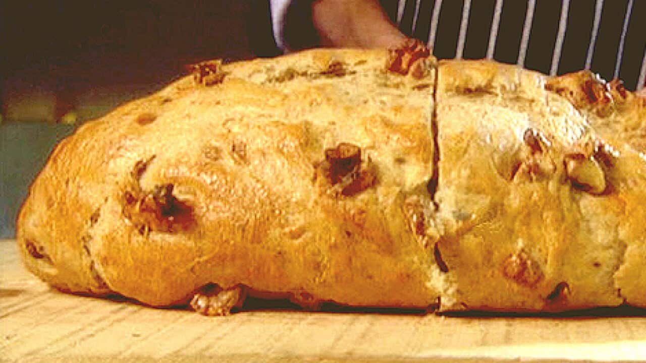 Walnut and oregano bread