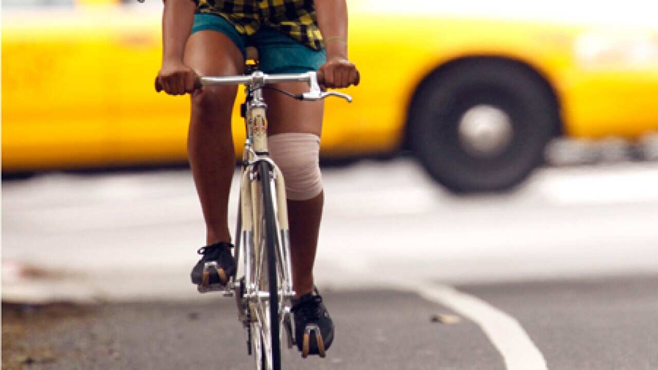 bicycle_cyclist_road_100601_B_ap_2050684188