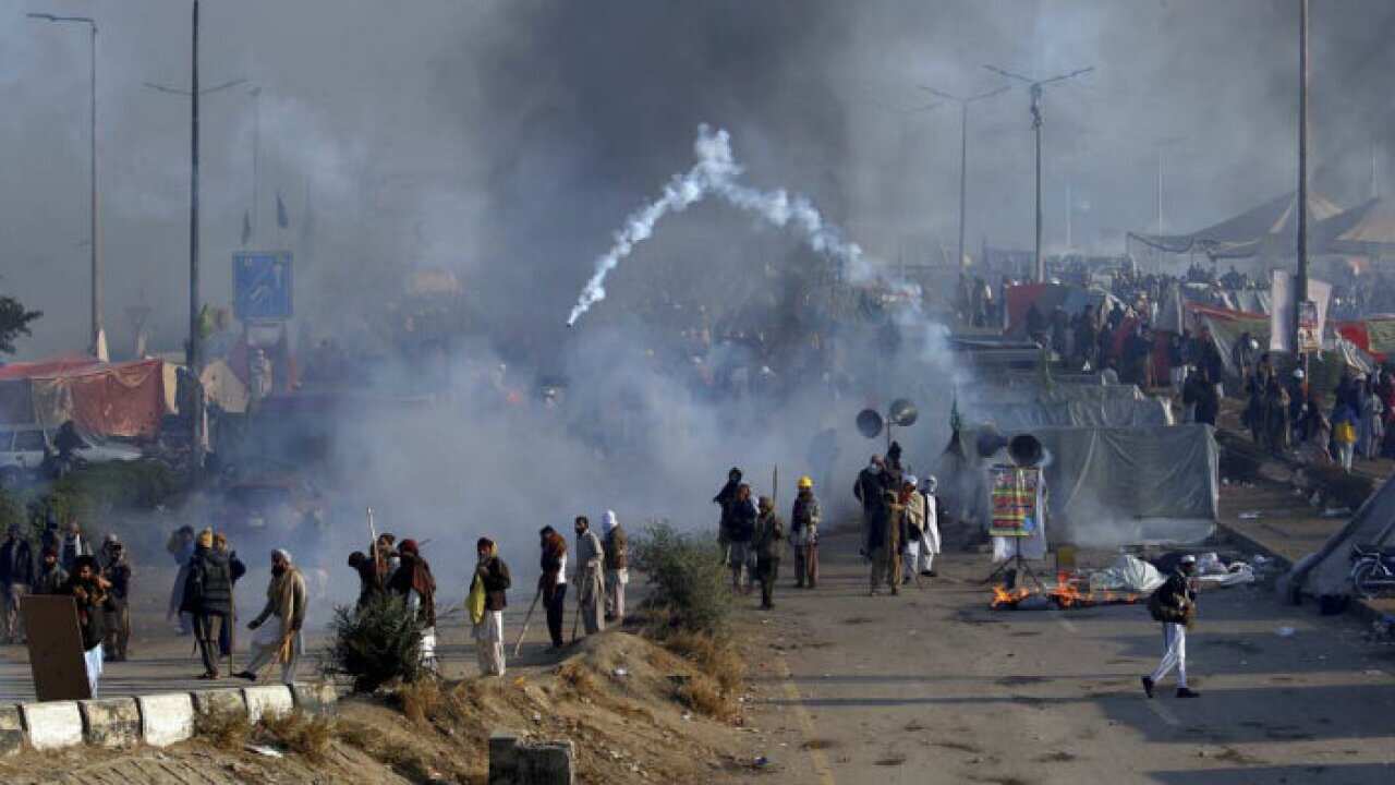 clashes between police and paramilitary forces