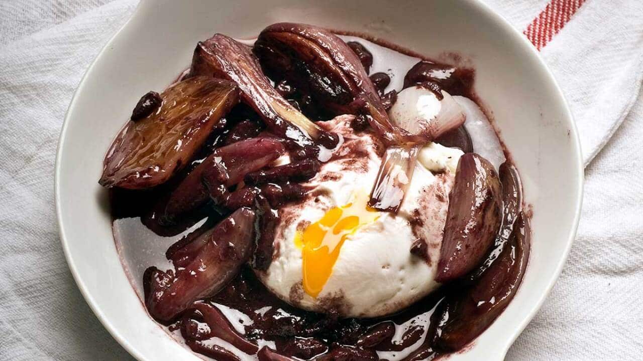 Ouefs en meurette_eggs poached in red wine sauce.