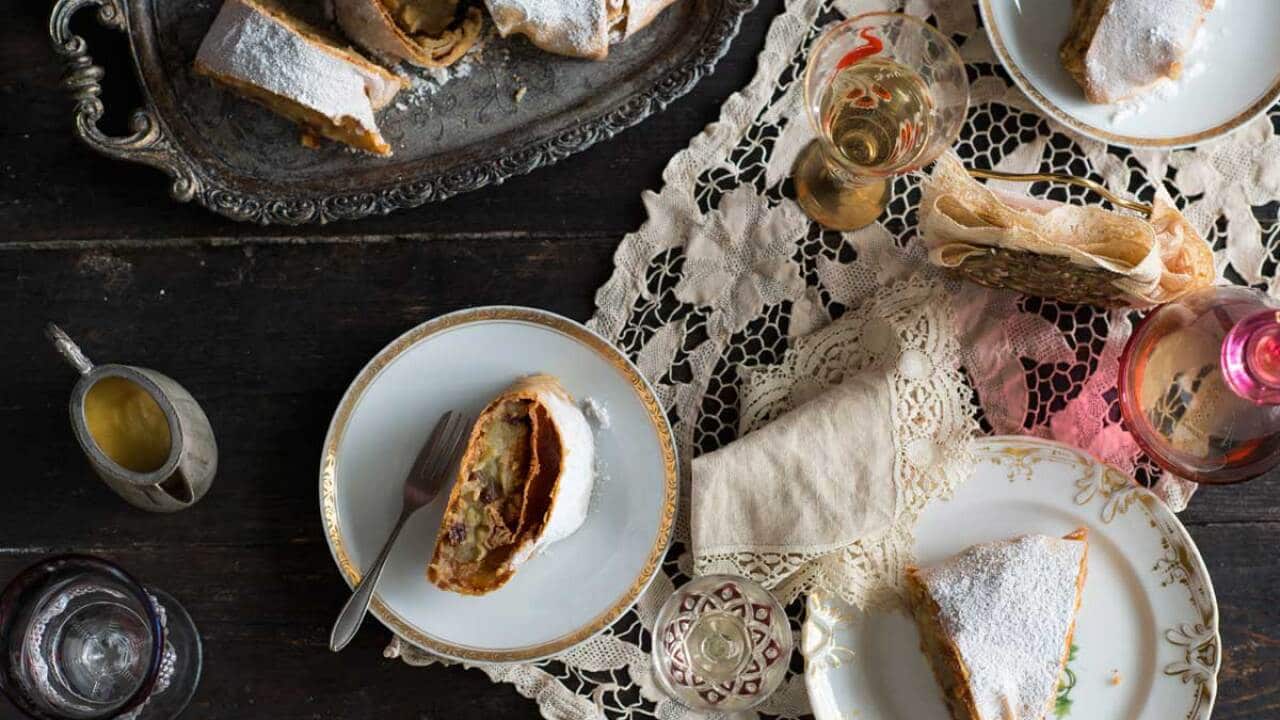 Apple strudel (wiener apfelstrudel)