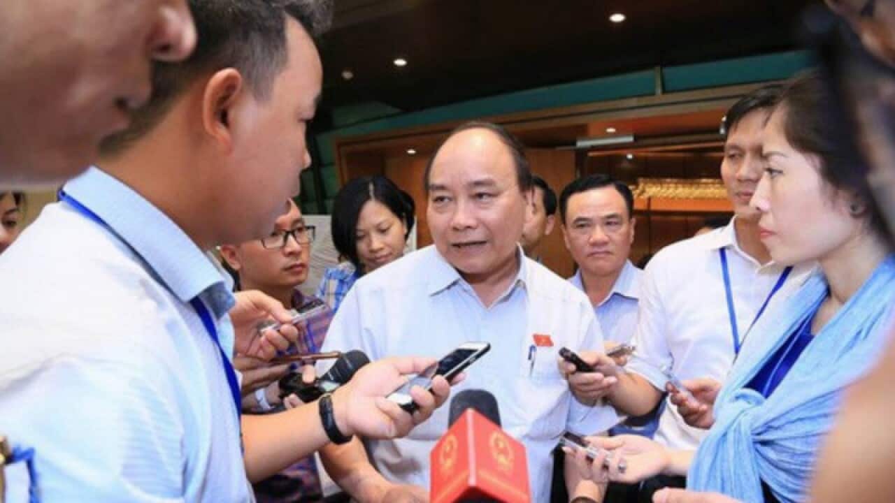 Thủ Tướng Nguyễn Xuân Phúc bên lề Quốc Hội sáng ngày 7/6 trả lời báo chị