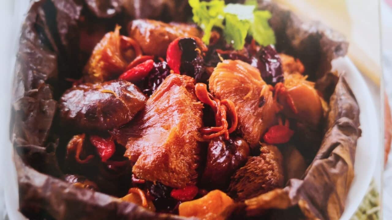 Steamed veggie chicken on lotus leaf.