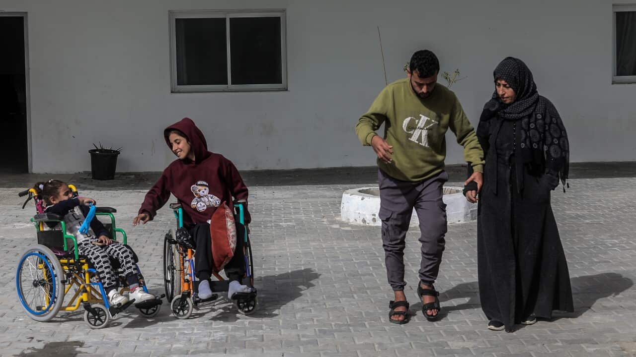 Injured people waiting to cross into Egypt for treatment