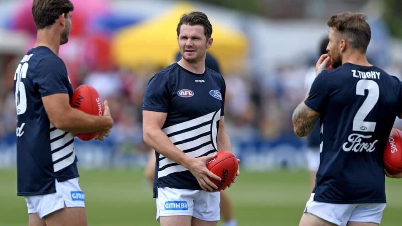 Patrick Dangerfield (centre) of the Cats chats with team mates.