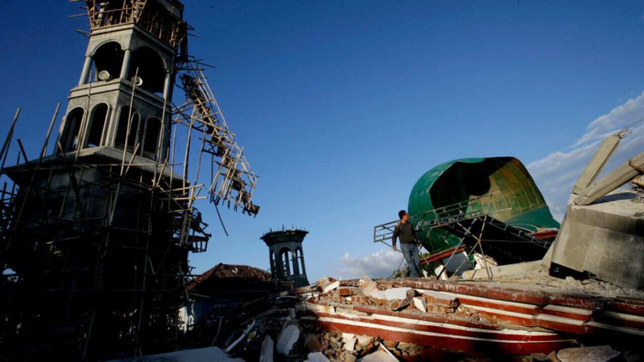 Cleaning up after the earthquake on Lombok (AAP)