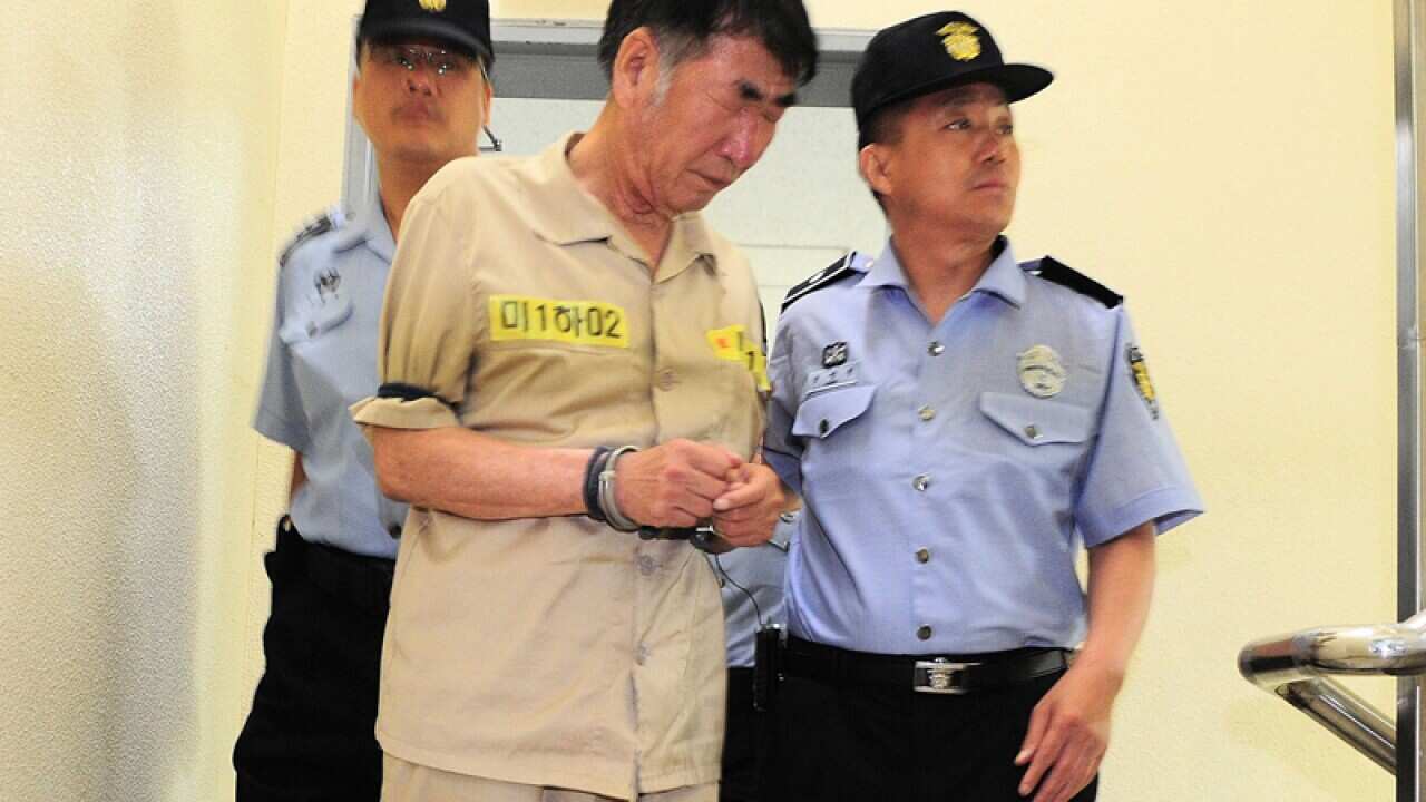 The captain of the sunken ferry Sewol, Lee Joon-Seok (L)