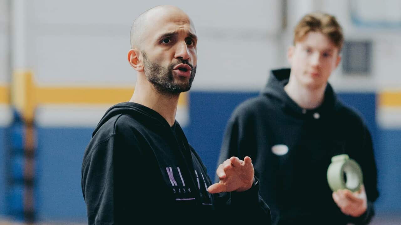 Sydney Kings coach Mahmoud Abdelfattah addressing players (AAP)
