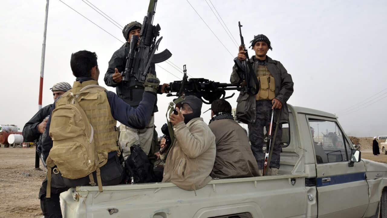  Volunteers from Iraqi Shiite militia take up position near Tikrit city, northern Iraq, 02 March 2015. (EPA/STR)