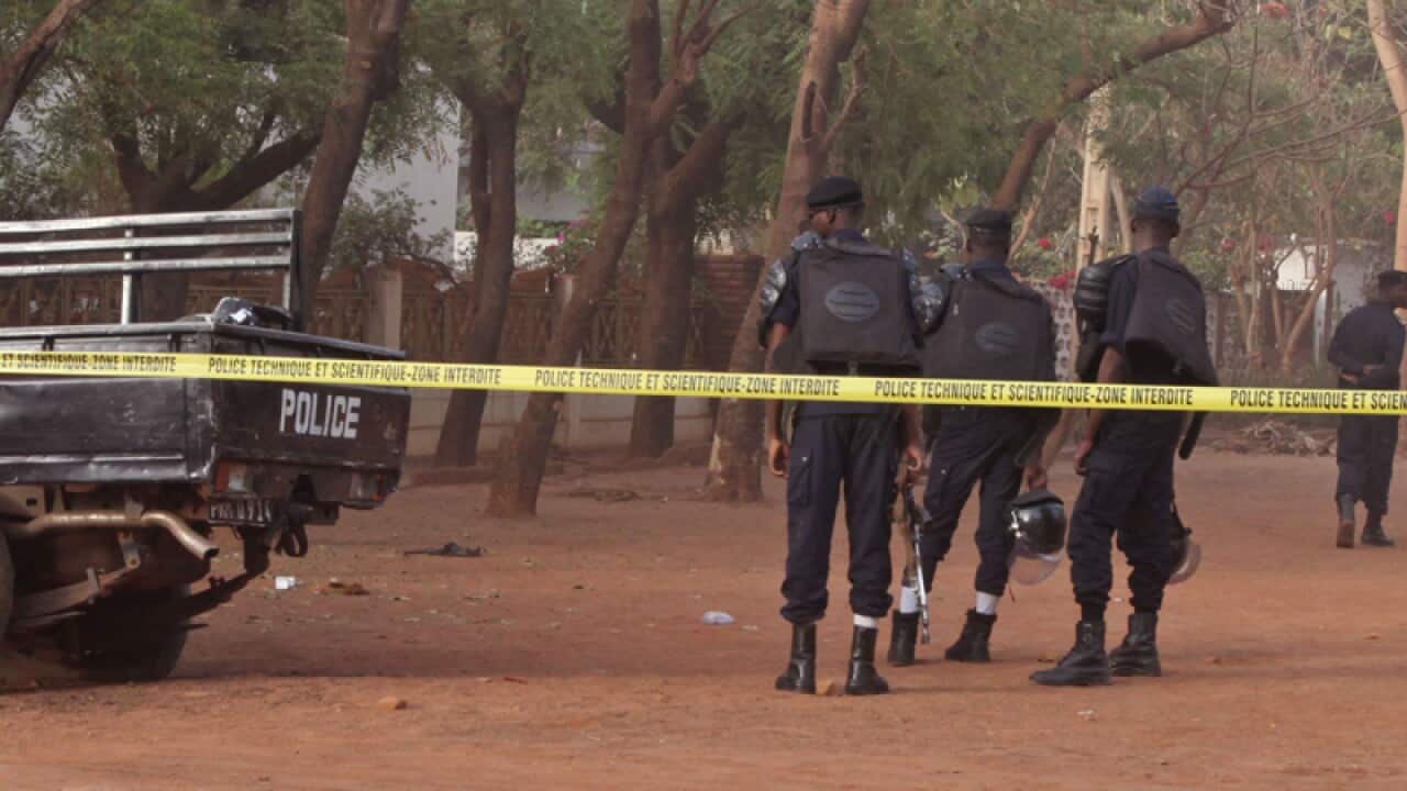 The road is blocked of by Mali police