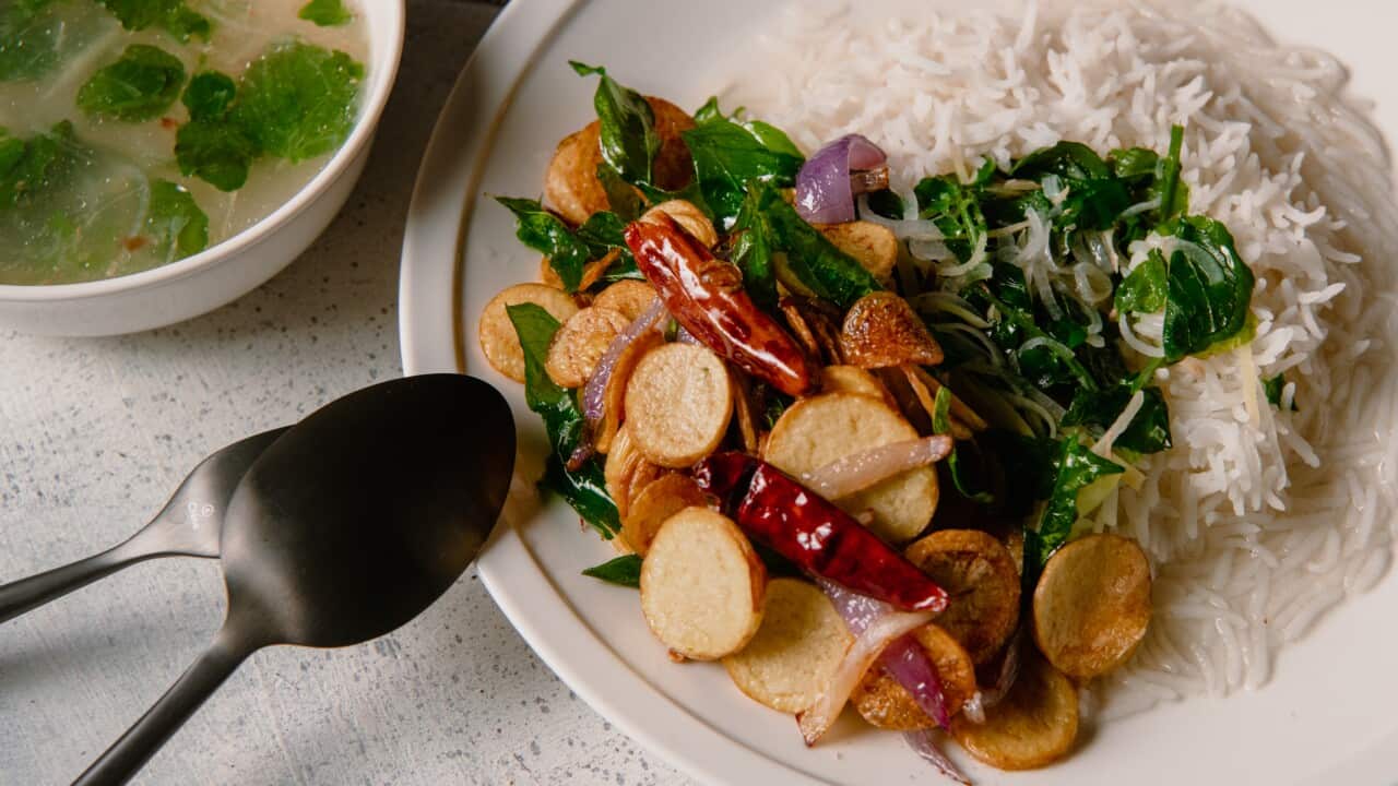 Fried potatoes with chilli and curry leaves