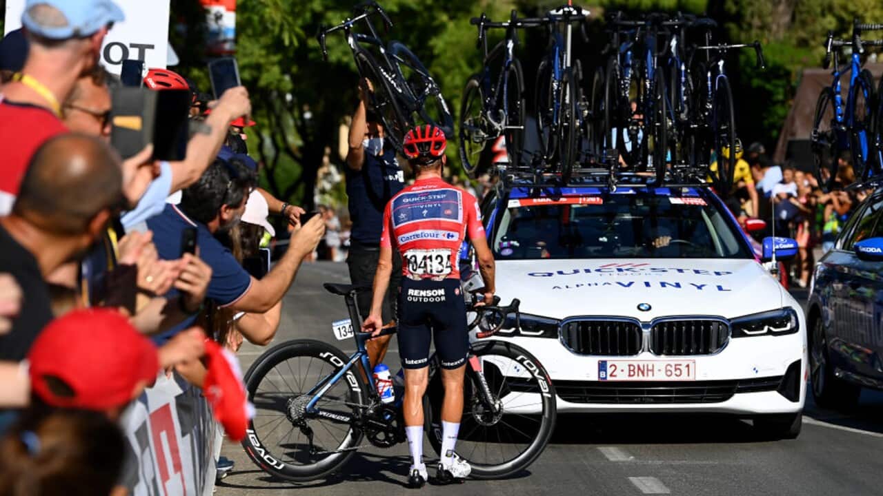 Remco Evenepoel (Quick-Step Alpha Vinyl) receives assistance