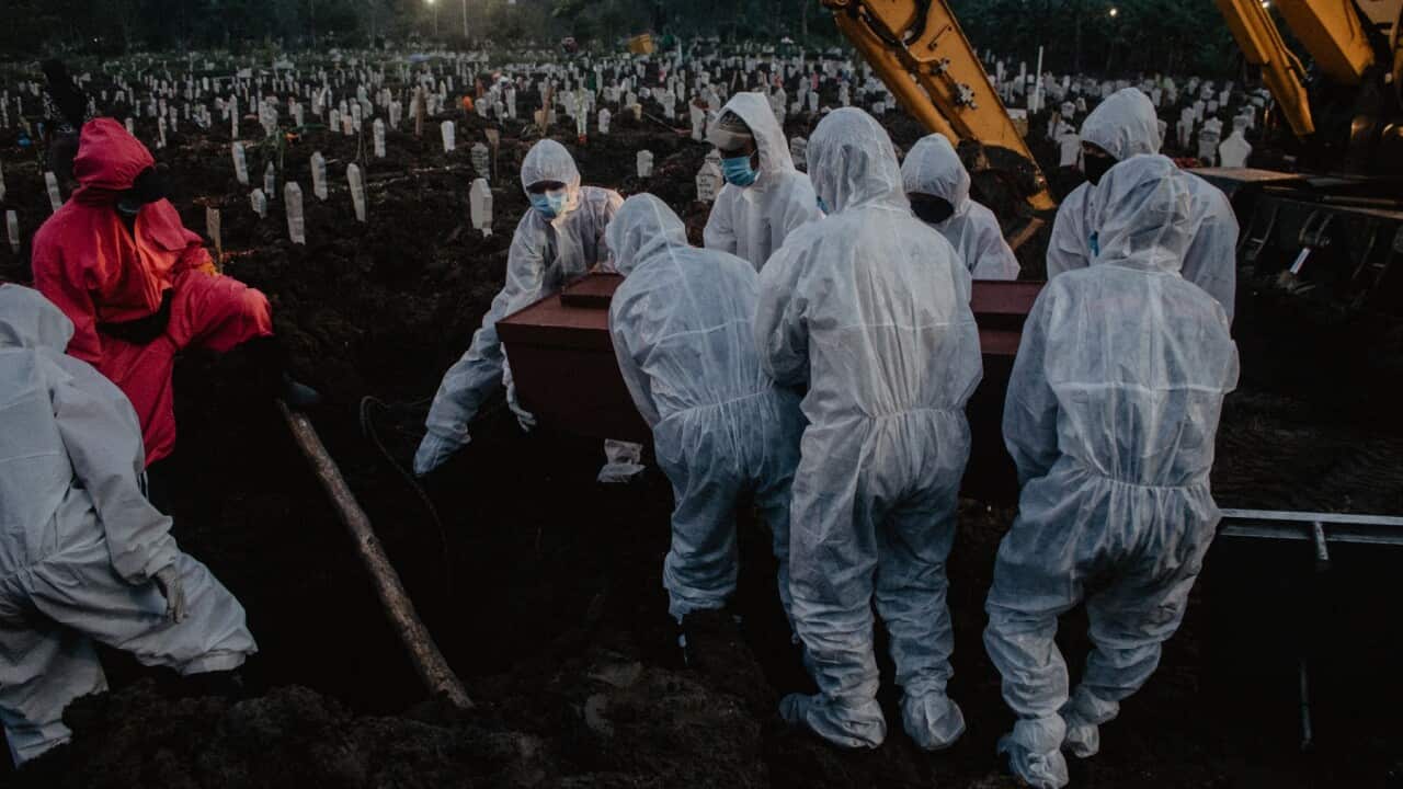 The high death rate in the city of Surabaya as a result of the covid-19 pandemic, many funeral workers work almost 24 hours to bury the bodies. (Photo by Agid Antaris/Pacific Press/Sipa USA)