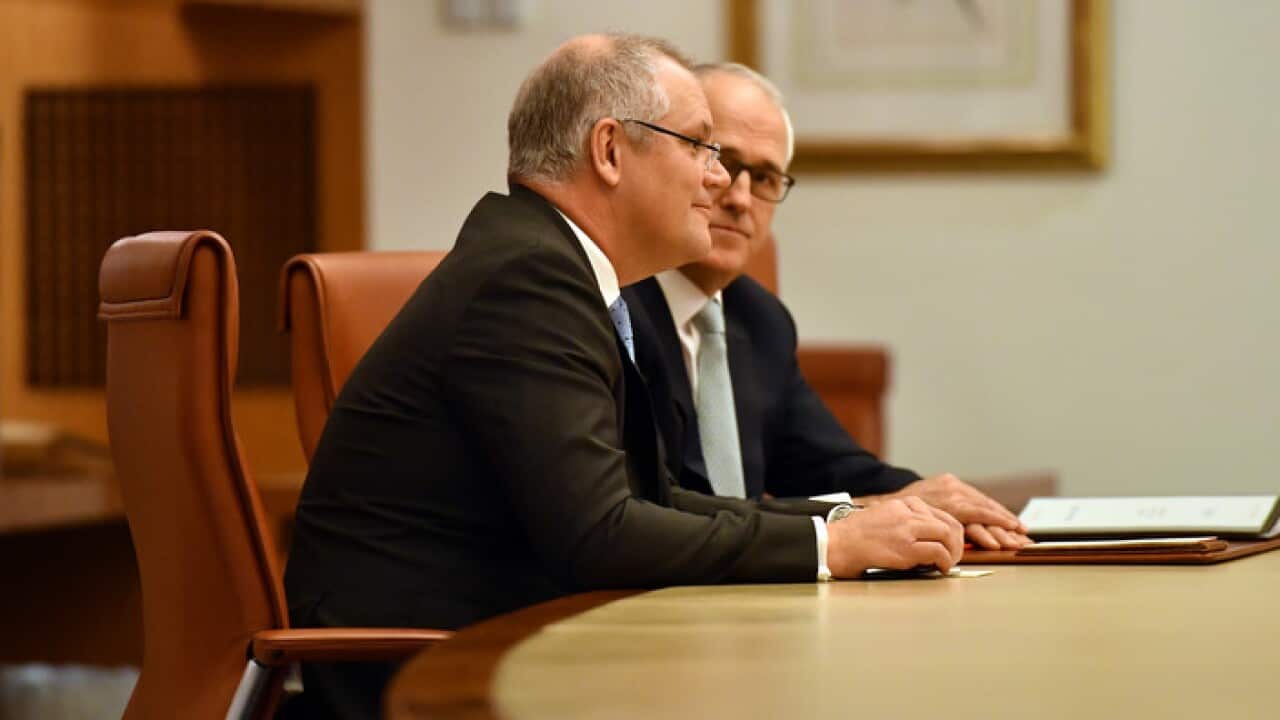 Mweka hazina Scott Morrison na Waziri Mkuu Malcolm Turnbull kabla yakutangaza bajeti ya 2017-18