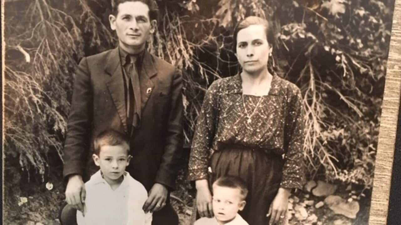 Rolando D’Arcangeli con il fratello Benito, papà Roberto e mamma Adalgisa a Carpineto Romano.