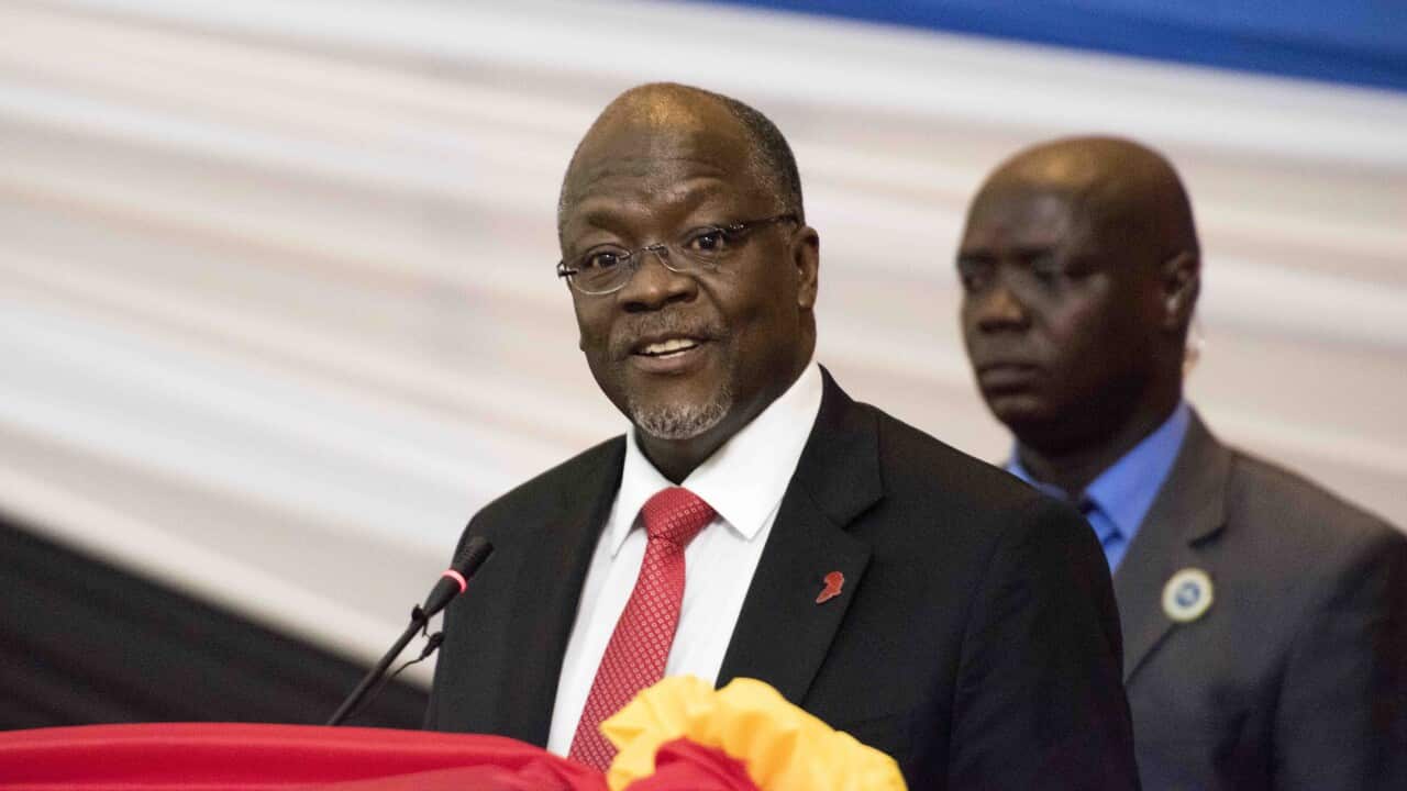 Uwahoze aronogye Tanzania ashikiriza ijambo ryo kwugurura icese inama 17 yahuza abakuru b'ibihugu vyo muri EAC i Arusha muri Tanzania, 2