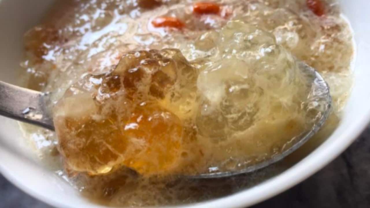 桃膠雪耳雪蓮子糖水