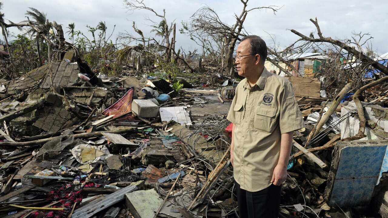 ban ki moon haiyan phillipines 131222 afp.jpg