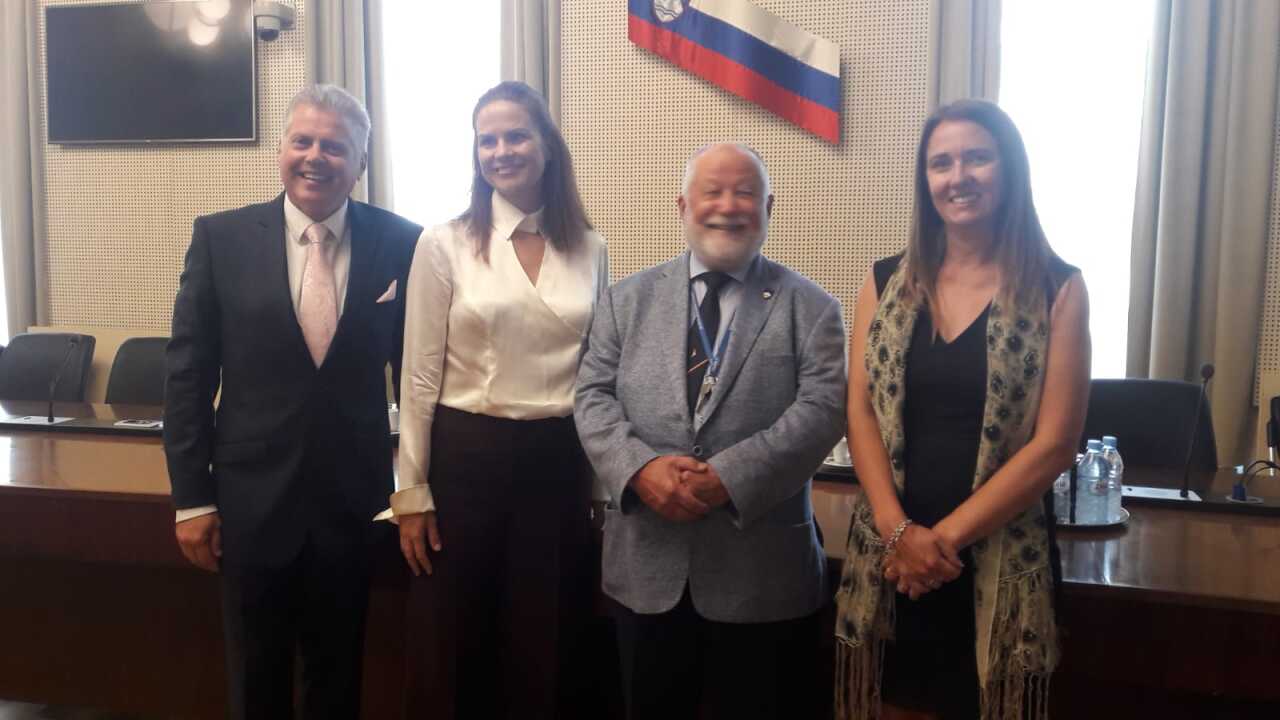 Avstralski člani Sveta vlade RS za Slovence po svetu v Ljubljani v letu 2019 z nekdanjim Ministrom za Slovence po svetu, Petrom Česnikom