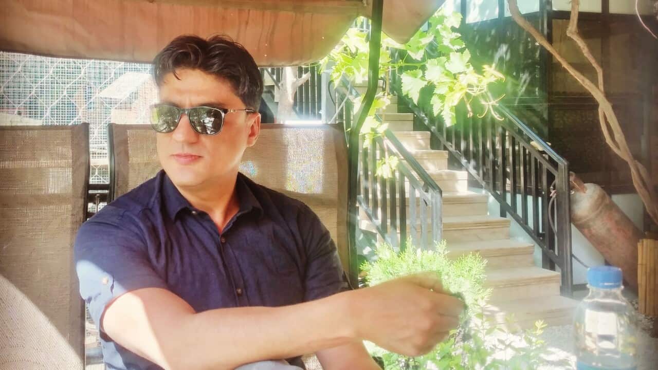 آقای شریفی اکنون در پاریس فرانسه به سر میبرد.