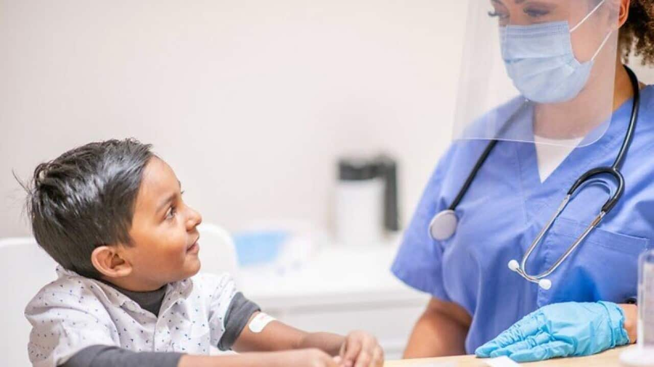 Child talking to a nurse