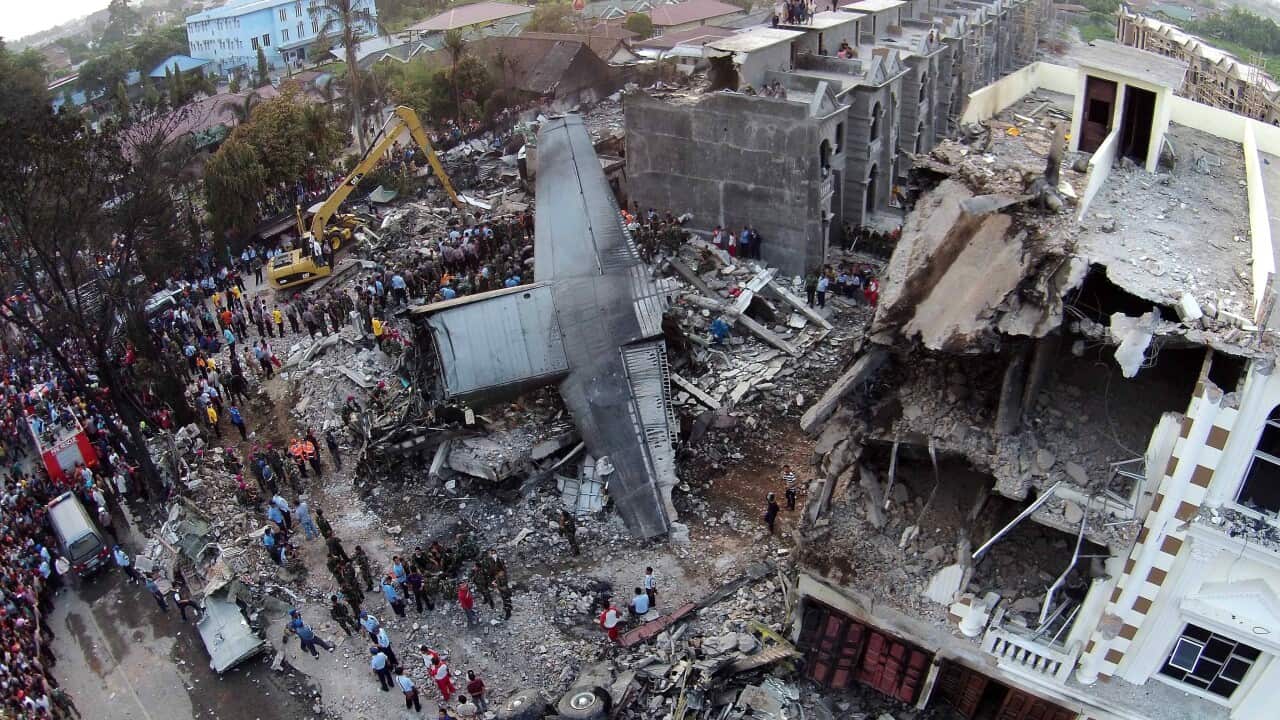 Indonesian rescuers search for victims of the crashed military airplane in Medan, North Sumatra, Indonesia, 30 June 2015.(AAP)