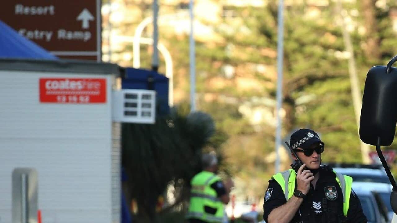 Police check cars at the QLD/NSW border, Gold Coast on 2 September 2021. 