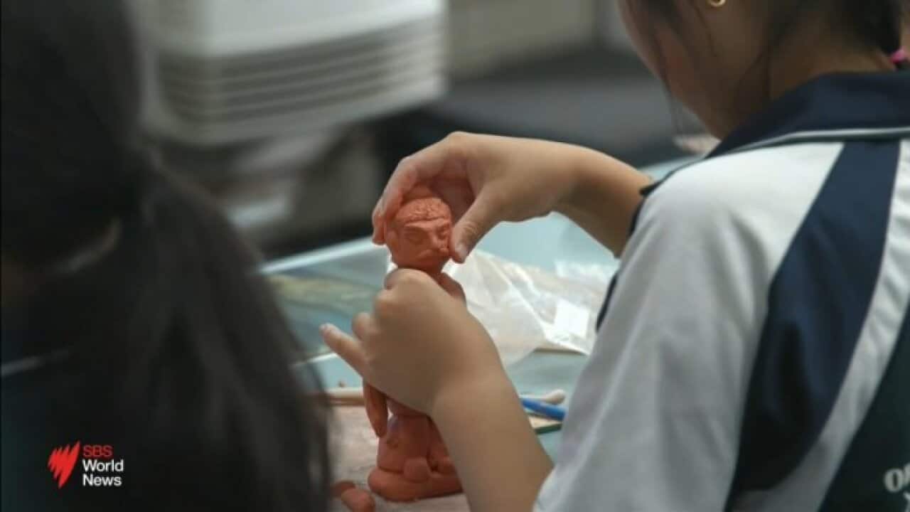 Journalist reports on a Chinese immersion program in Western Australia with a focus on the Terracotta Warriors. 