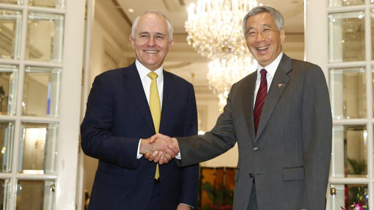 Australian PM Malcolm Turnbull (L) with Singapore PM Lee Hsien Loong
