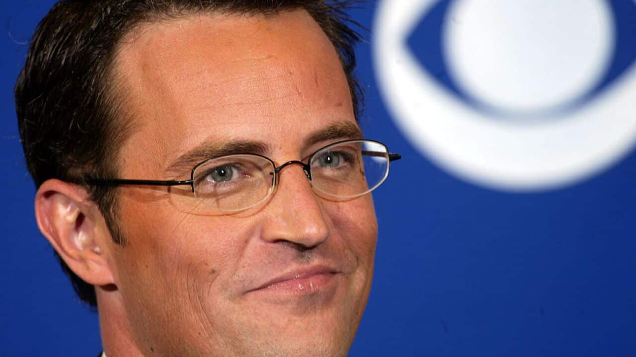 A headshot of American-Canadian actor Matthew Perry in 2004.