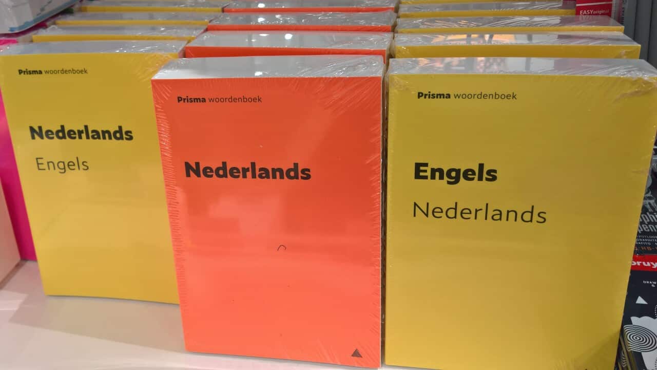 Prisma_woordenboeken_at_the_HEMA,_Hillegersberg,_Rotterdam_(2021)_02.jpg