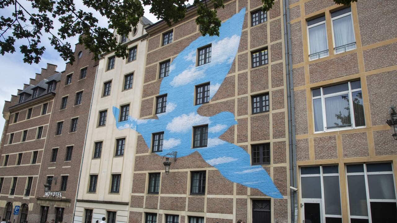 BELGIUM BRUSSELS MAGRITTE WALK