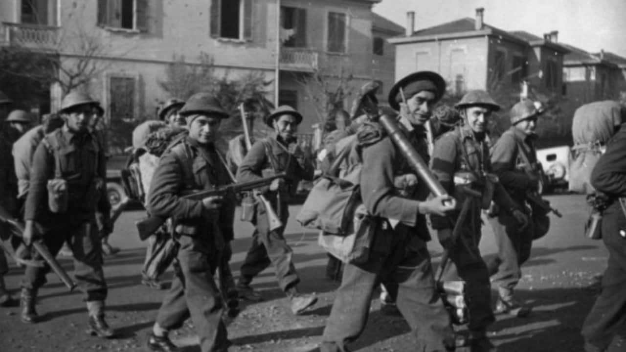 Soldati del 28esimo Battaglione nel settore di Faenza, Italia, durante la Seconda guerra mondiale, 16 Dicembre1944.