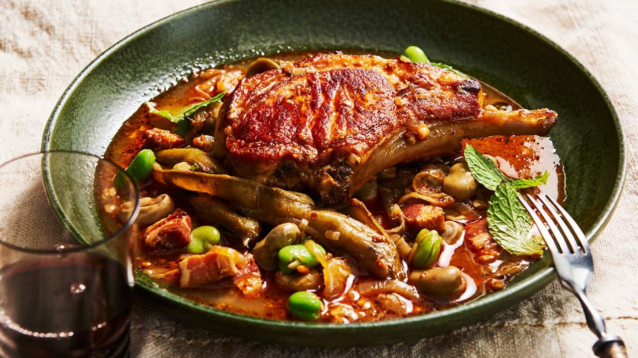 Braised pork and broad beans (porc amb faves ofegades)
